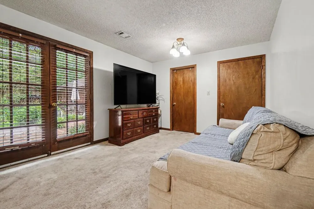 25 Woodall Rd Se White, GA 30184