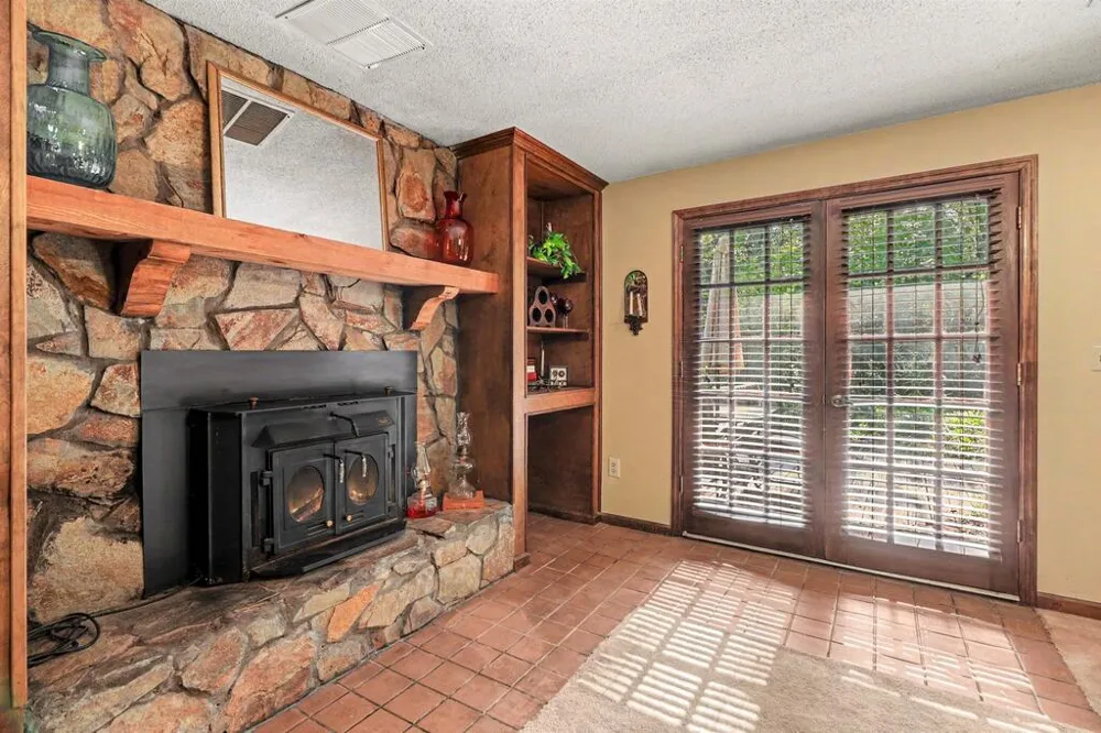 25 Woodall Rd Se White, GA 30184