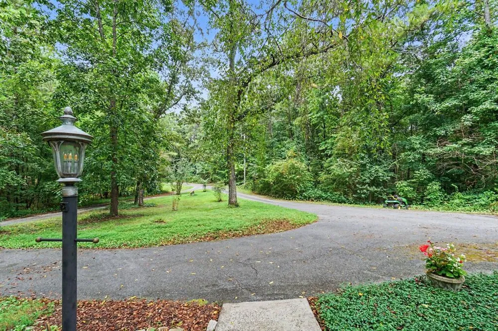 25 Woodall Rd Se White, GA 30184