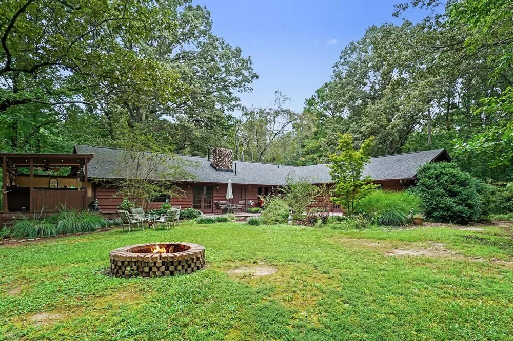 25 Woodall Rd Se White, GA 30184