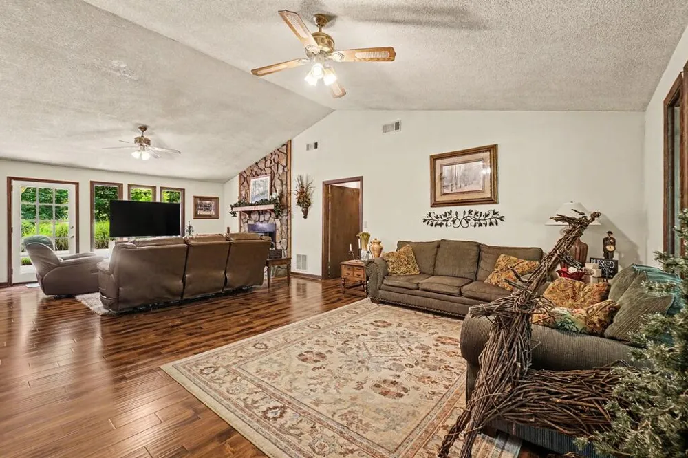 25 Woodall Rd Se White, GA 30184