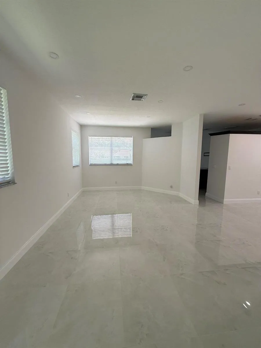 218 NW 75th Terrace Plantation, FL 33317