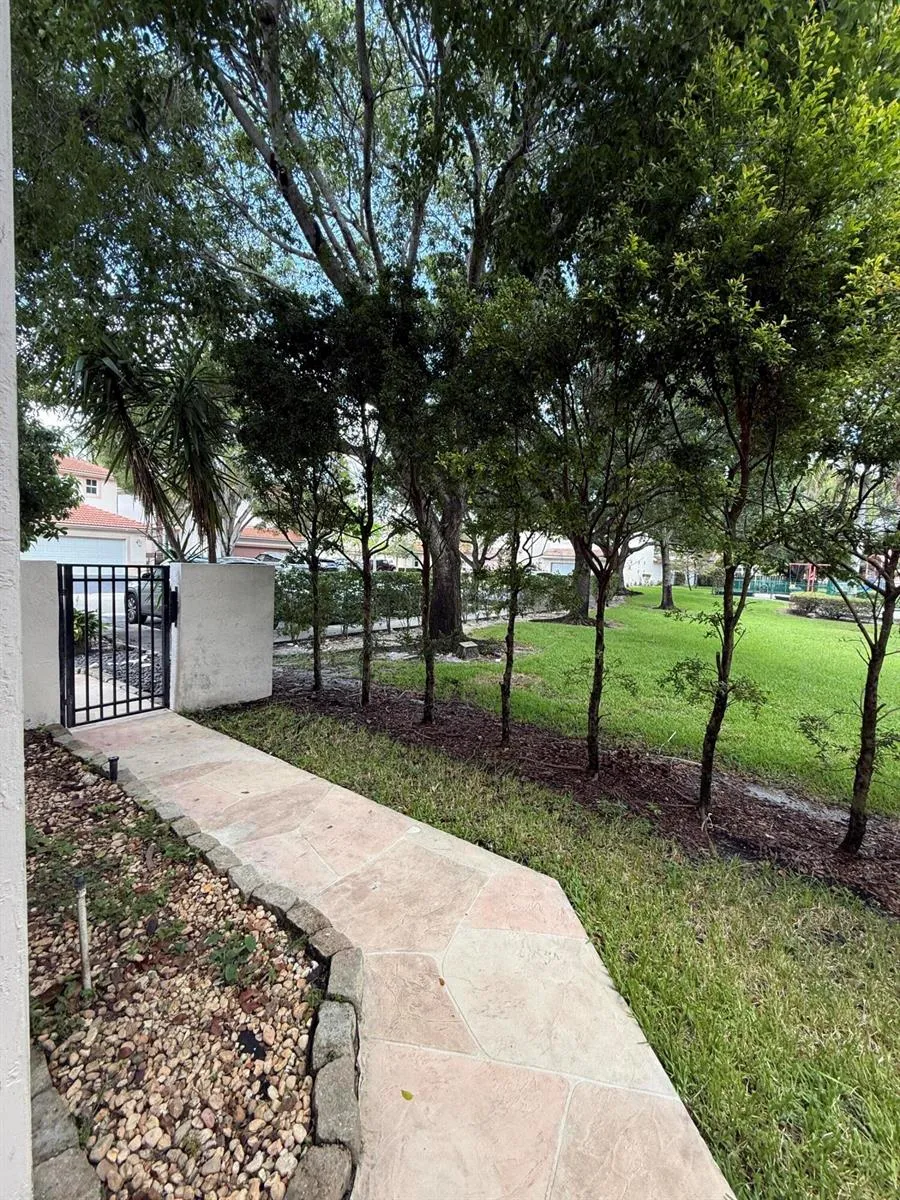 218 NW 75th Terrace Plantation, FL 33317