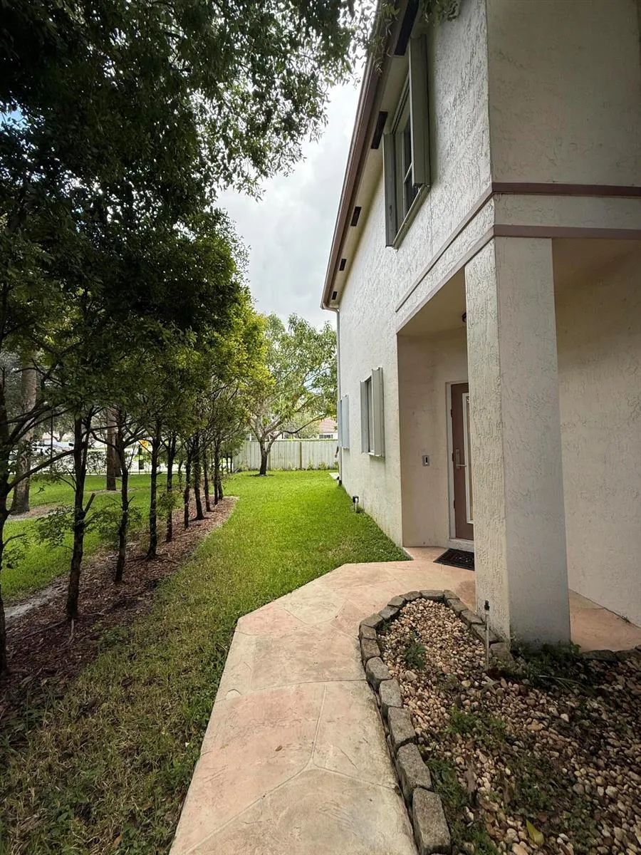 218 NW 75th Terrace Plantation, FL 33317