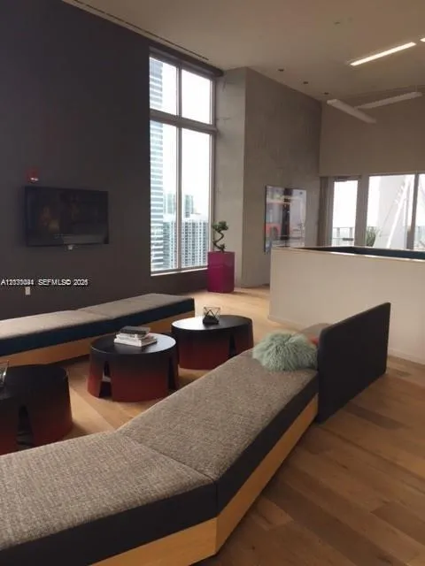 151 SE 1st St #3509 Miami, FL 33131