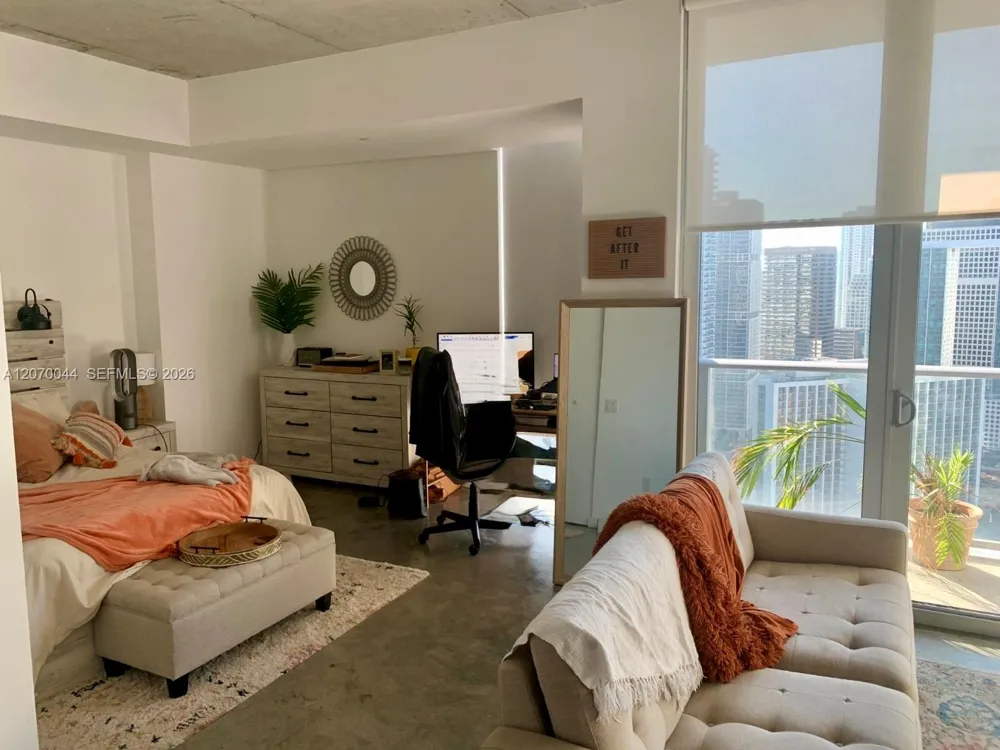 151 SE 1st St #3509 Miami, FL 33131