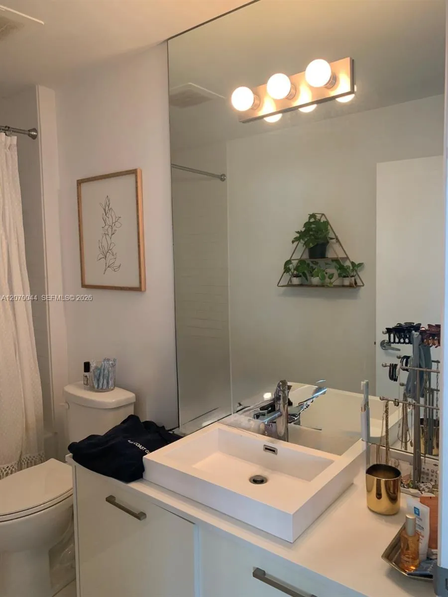 151 SE 1st St #3509 Miami, FL 33131