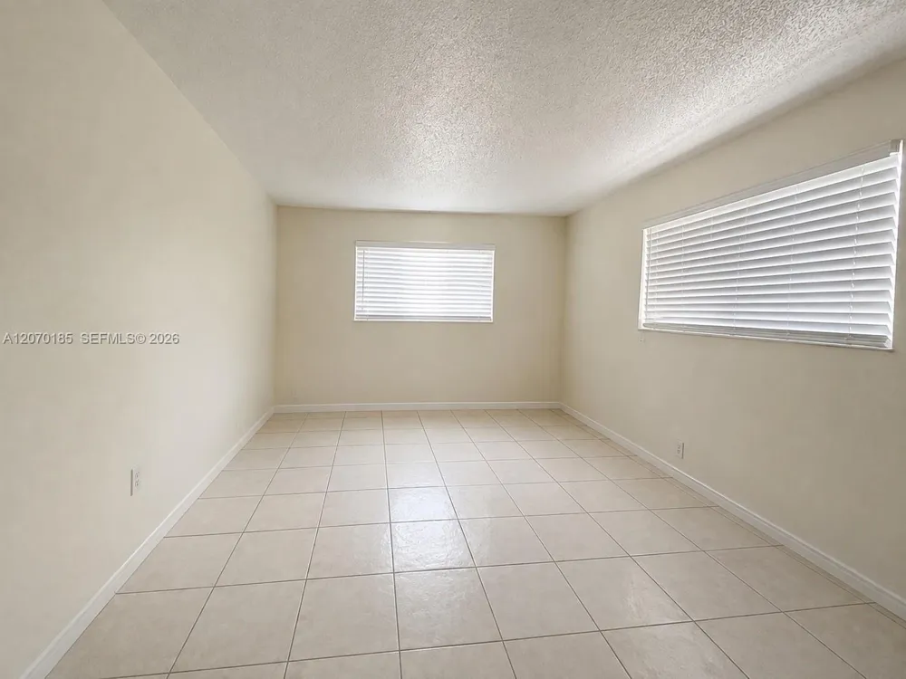 3700 NW 21st St #206 Lauderdale Lakes, FL 33311