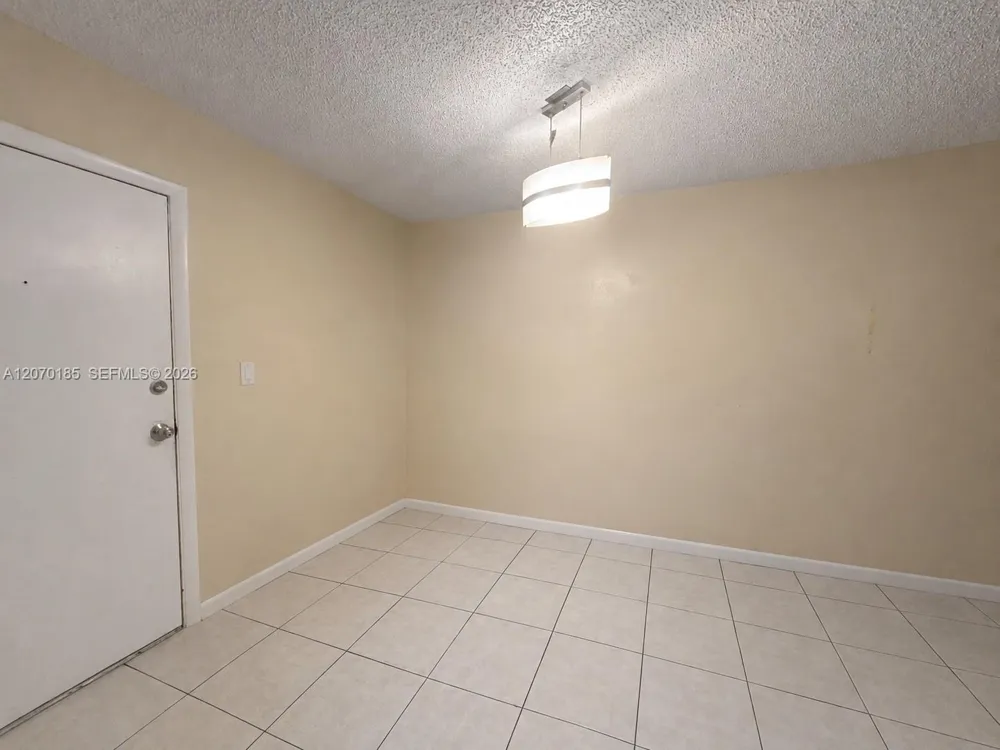 3700 NW 21st St #206 Lauderdale Lakes, FL 33311