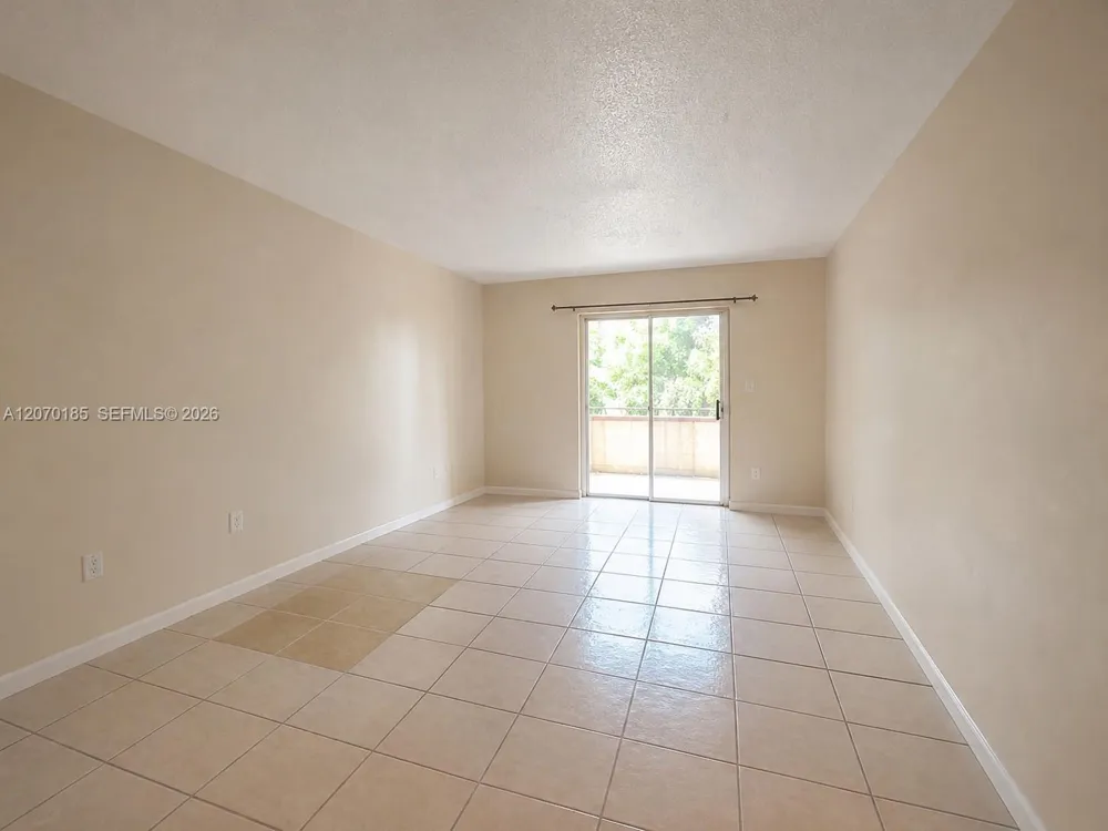 3700 NW 21st St #206 Lauderdale Lakes, FL 33311