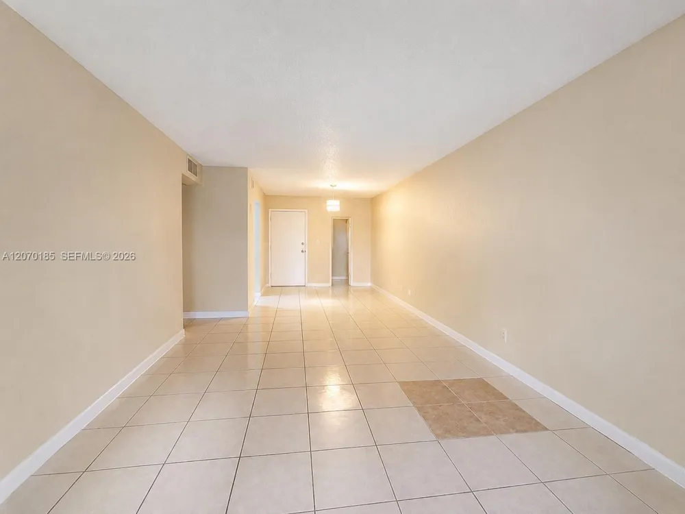 3700 NW 21st St #206 Lauderdale Lakes, FL 33311