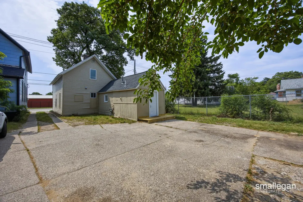 1316 Sanford Street Muskegon City, MI 49441