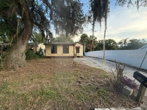 1607 CENTER STREET