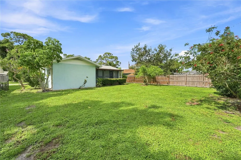 2855 DUEBY STREET Sarasota, FL 34231
