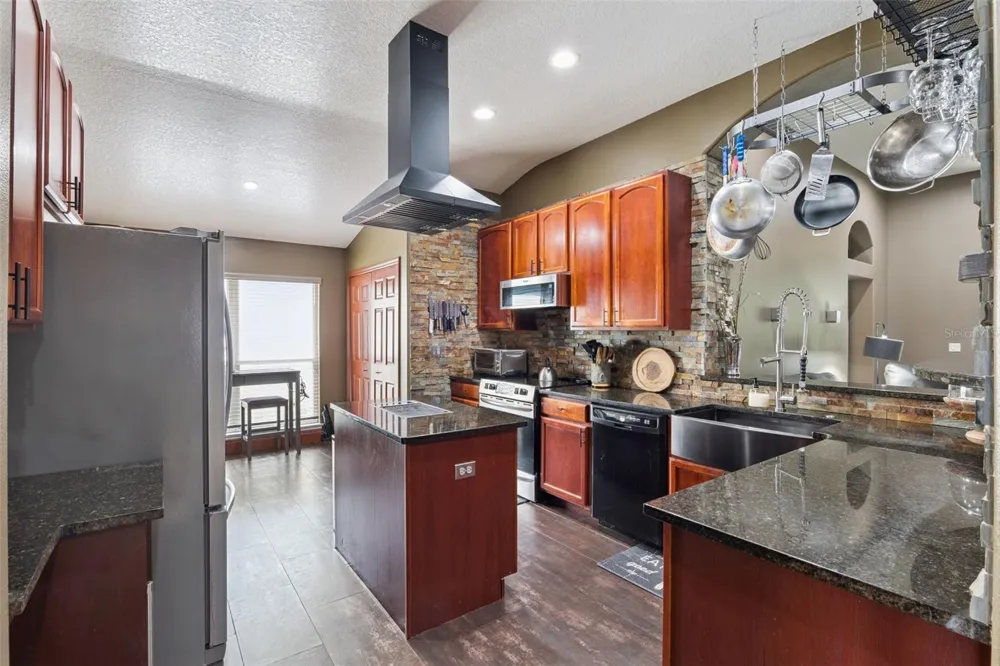 2019 GOLDEN IVY WAY Apopka, FL 32703