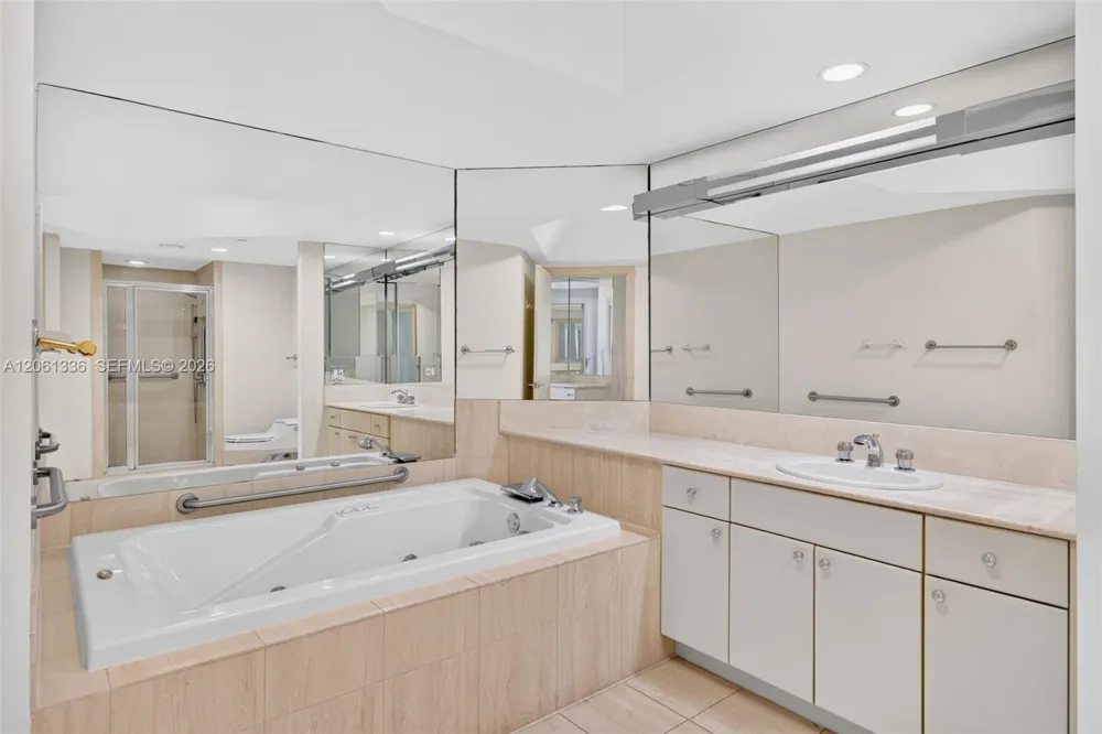 2000 Island Blvd #3008 Aventura, FL 33160