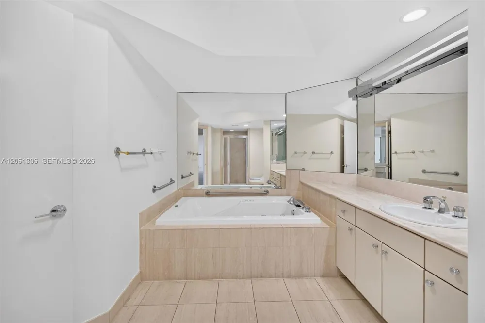 2000 Island Blvd #3008 Aventura, FL 33160
