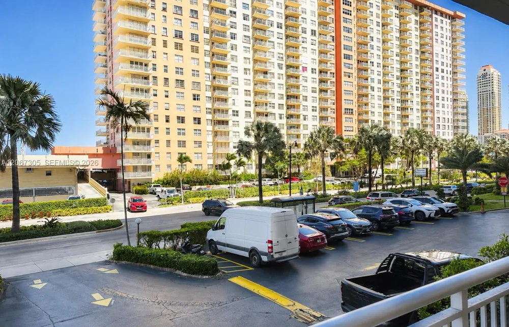 250 174th St #115 Sunny Isles Beach, FL 33160