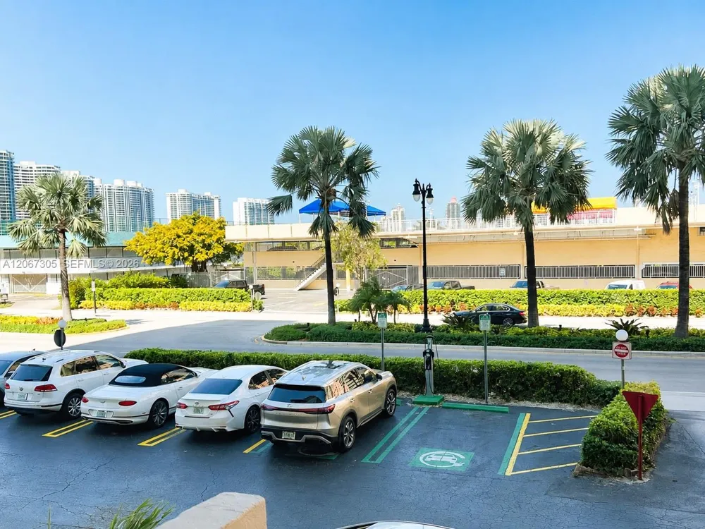 250 174th St #115 Sunny Isles Beach, FL 33160