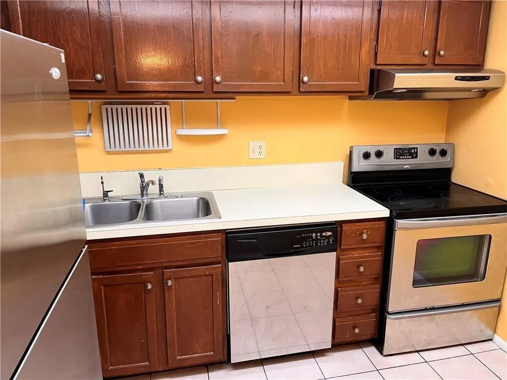 3690 Inverrary Drive #2c Lauderhill, FL 33319
