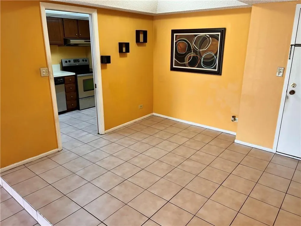 3690 Inverrary Drive #2c Lauderhill, FL 33319