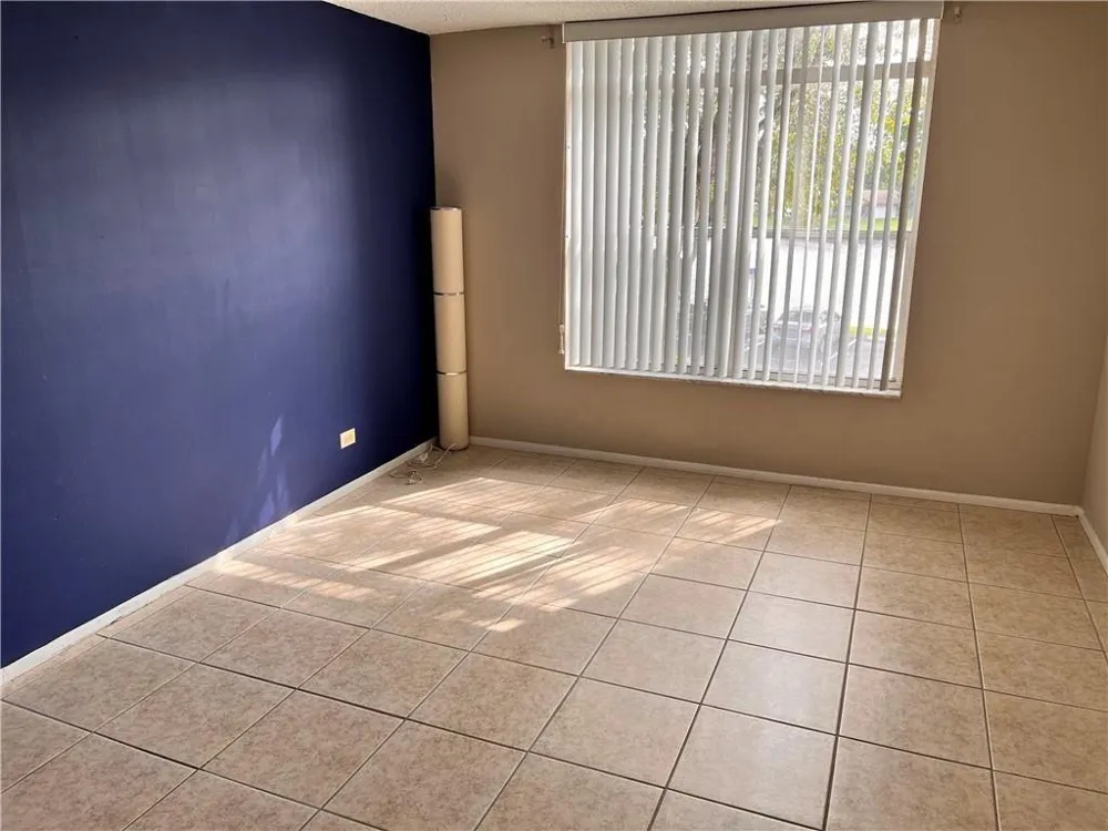 3690 Inverrary Drive #2c Lauderhill, FL 33319