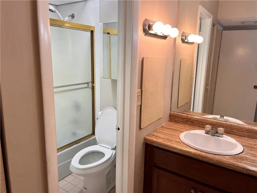 3690 Inverrary Drive #2c Lauderhill, FL 33319