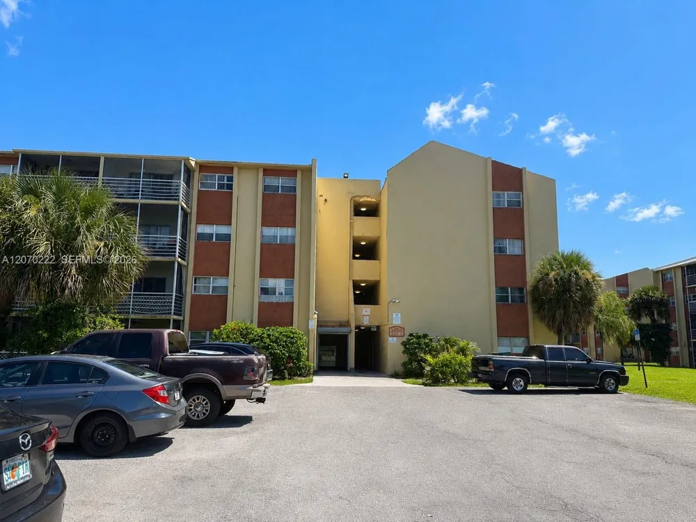 3600 NW 21st St #313 Lauderdale Lakes, FL 33311