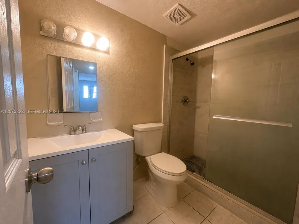 3600 NW 21st St #313 Lauderdale Lakes, FL 33311