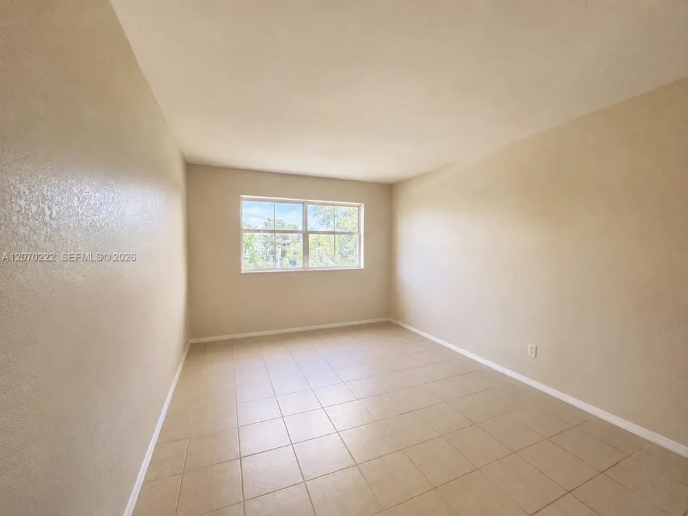 3600 NW 21st St #313 Lauderdale Lakes, FL 33311