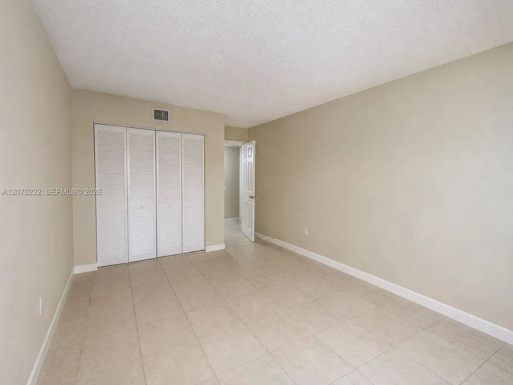 3600 NW 21st St #313 Lauderdale Lakes, FL 33311