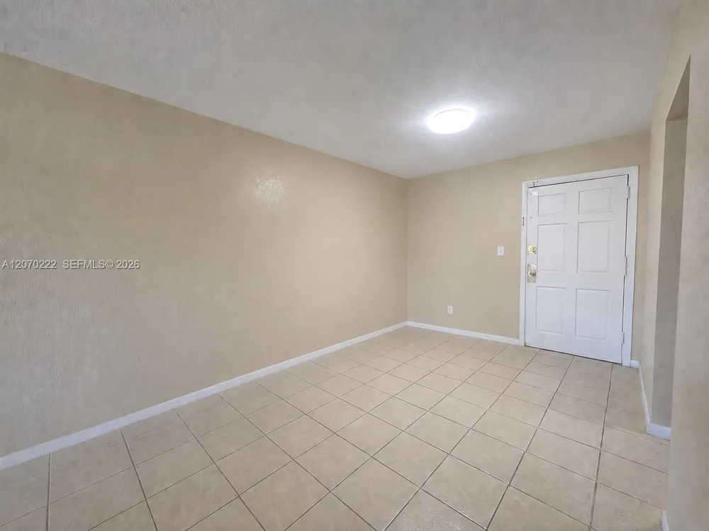 3600 NW 21st St #313 Lauderdale Lakes, FL 33311