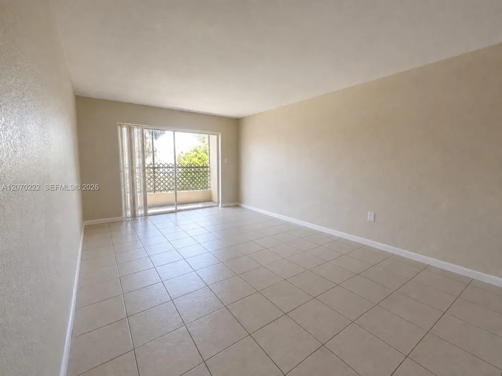 3600 NW 21st St #313 Lauderdale Lakes, FL 33311
