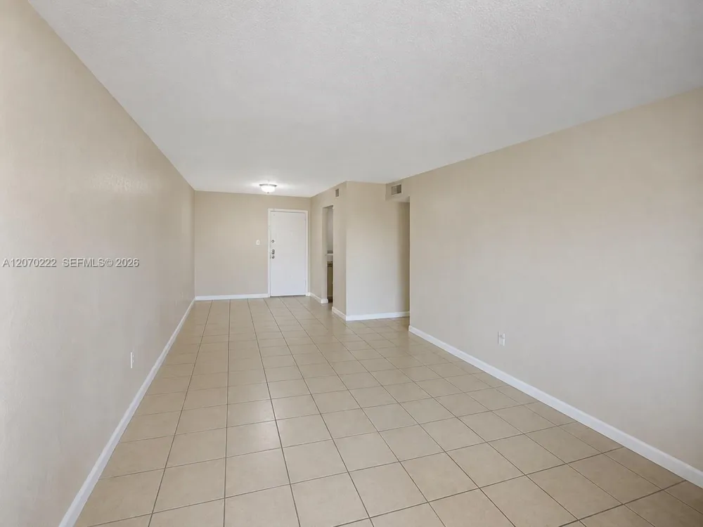 3600 NW 21st St #313 Lauderdale Lakes, FL 33311