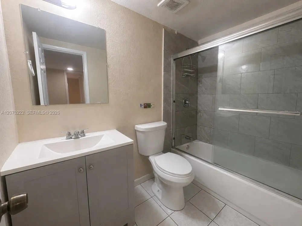 3600 NW 21st St #313 Lauderdale Lakes, FL 33311