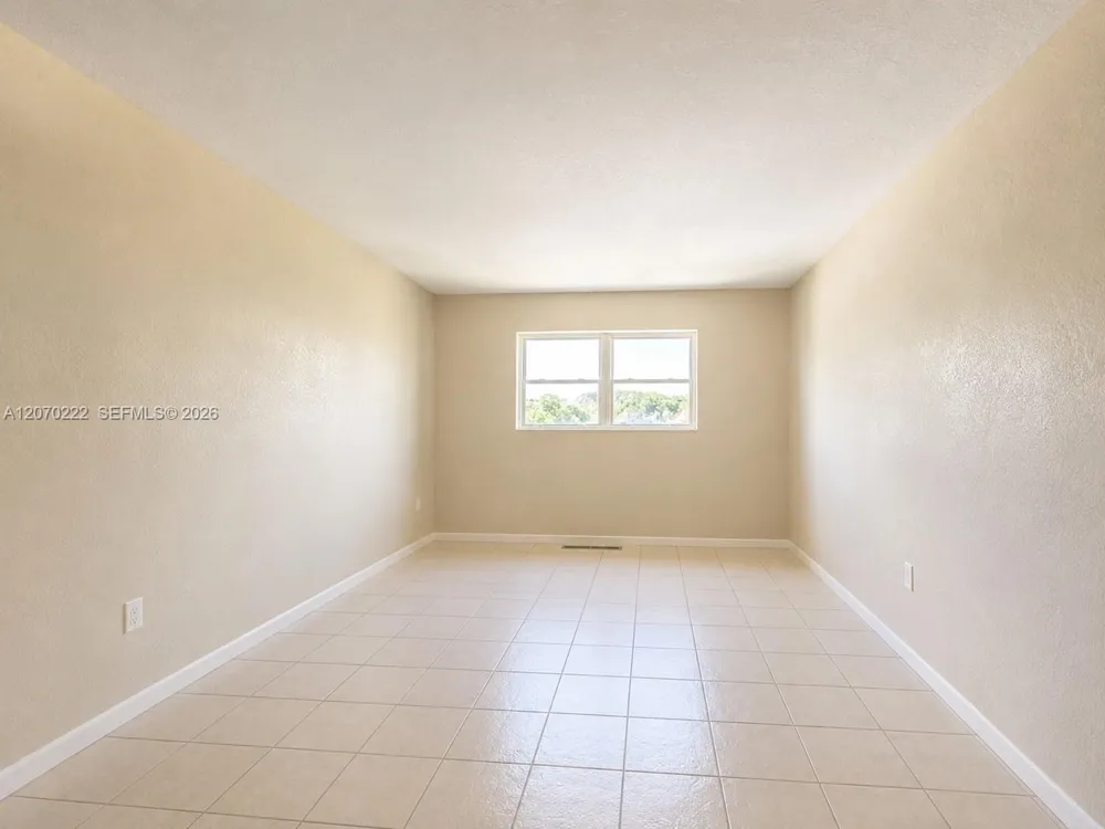 3600 NW 21st St #313 Lauderdale Lakes, FL 33311