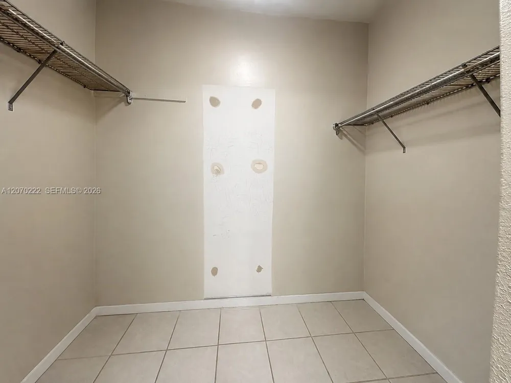 3600 NW 21st St #313 Lauderdale Lakes, FL 33311