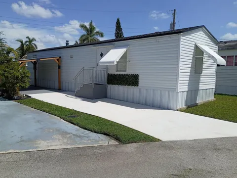 8517 SW 17TH COURT