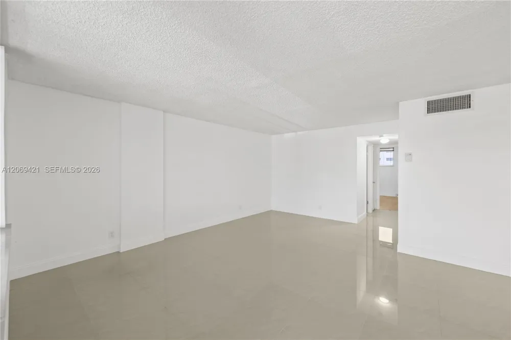 104 Paradise Harbour Blvd #114 North Palm Beach, FL 33408