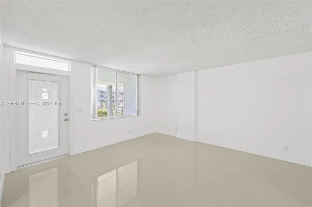 104 Paradise Harbour Blvd #114 North Palm Beach, FL 33408