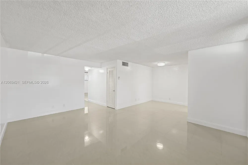 104 Paradise Harbour Blvd #114 North Palm Beach, FL 33408