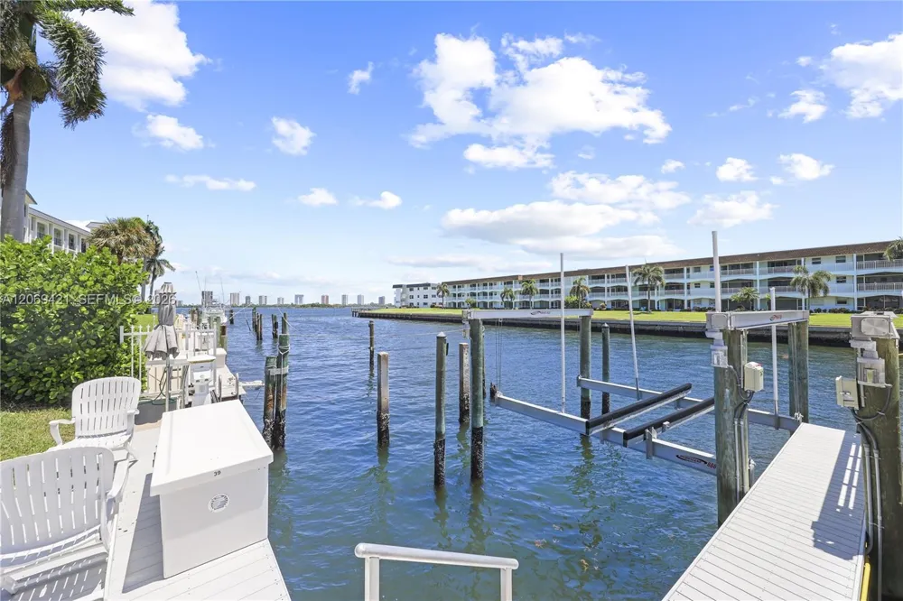 104 Paradise Harbour Blvd #114 North Palm Beach, FL 33408