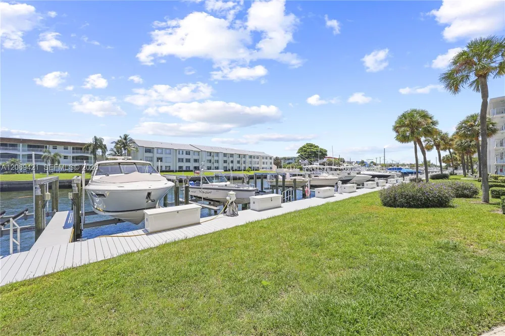 104 Paradise Harbour Blvd #114 North Palm Beach, FL 33408