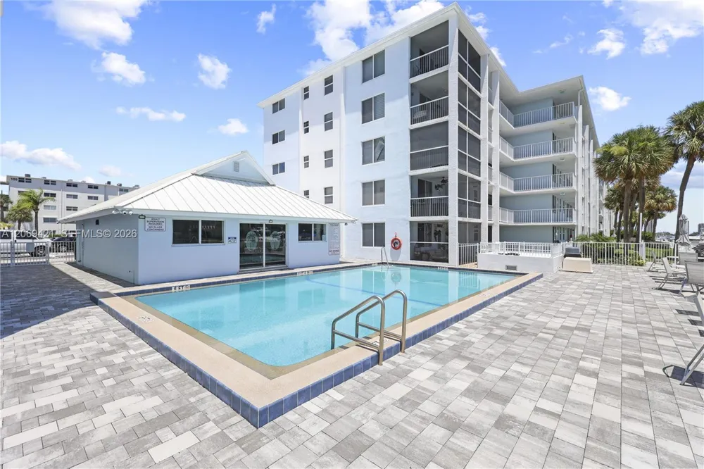 104 Paradise Harbour Blvd #114 North Palm Beach, FL 33408