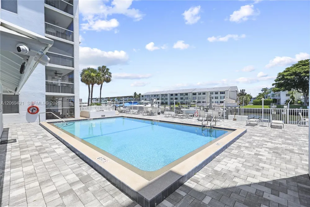 104 Paradise Harbour Blvd #114 North Palm Beach, FL 33408