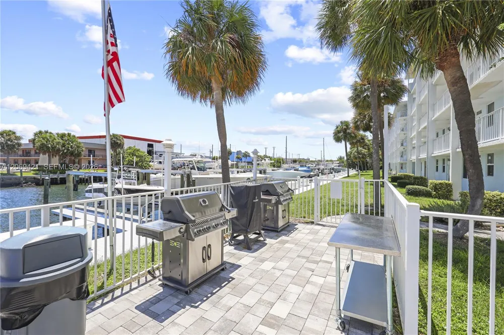 104 Paradise Harbour Blvd #114 North Palm Beach, FL 33408