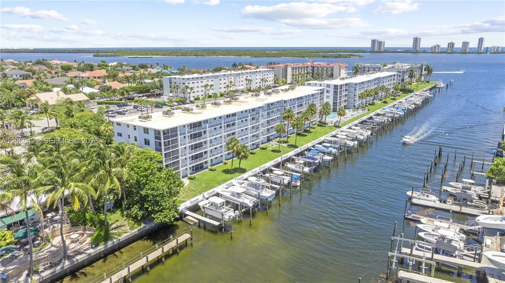 104 Paradise Harbour Blvd #114 North Palm Beach, FL 33408