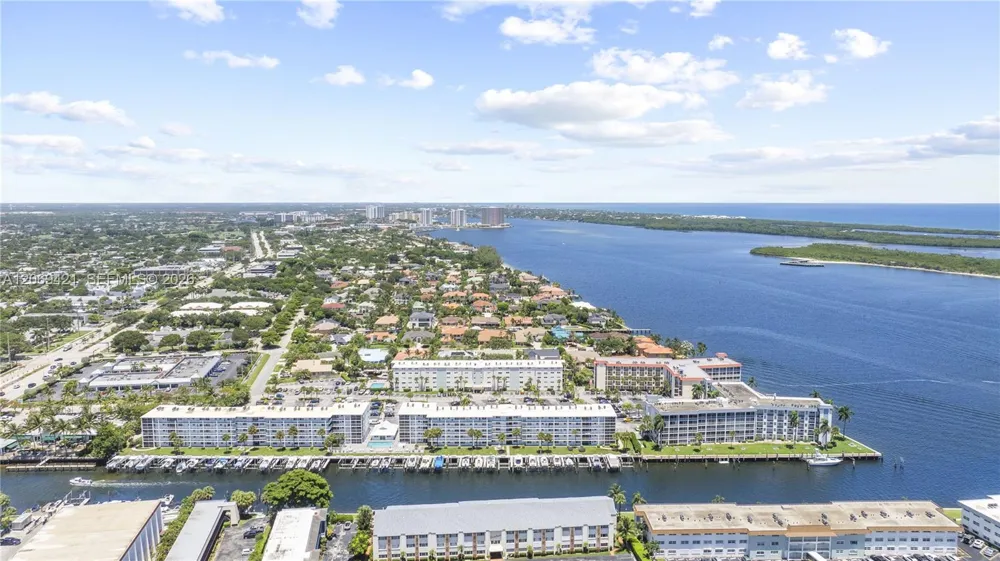 104 Paradise Harbour Blvd #114 North Palm Beach, FL 33408
