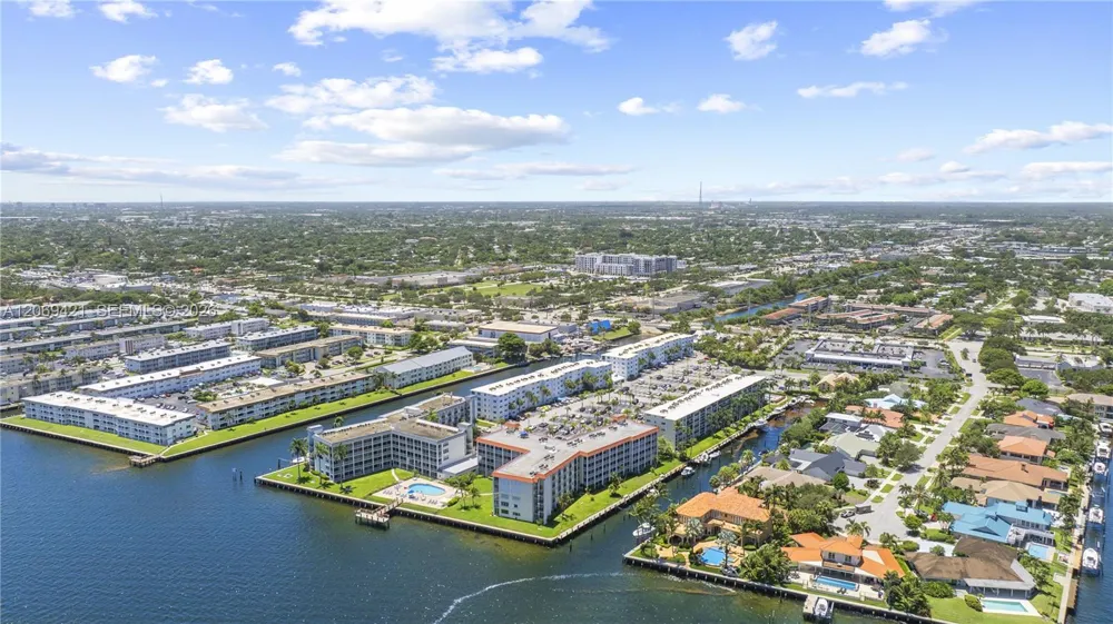 104 Paradise Harbour Blvd #114 North Palm Beach, FL 33408