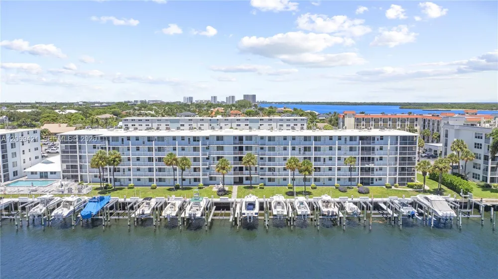 104 Paradise Harbour Blvd #114 North Palm Beach, FL 33408